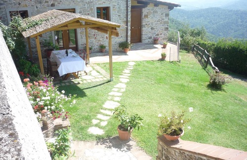 Villabuona Apartment | Casale Lavinia - country house with swimming pool and magnificent oversight wifi