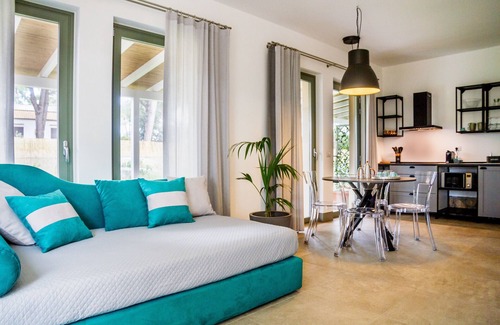 Saline Sadun Apartment | Casale Lorenzo - Apartment 2 with Private Terrace, Shared Garden and Air Conditioning