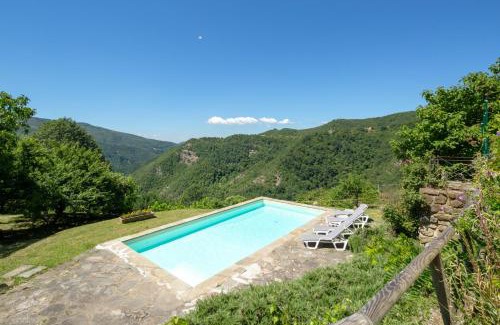 Castagneto Villa | Casale Mazzini by VacaVilla