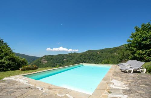 Castagneto Villa | Casale Mazzini by VacaVilla