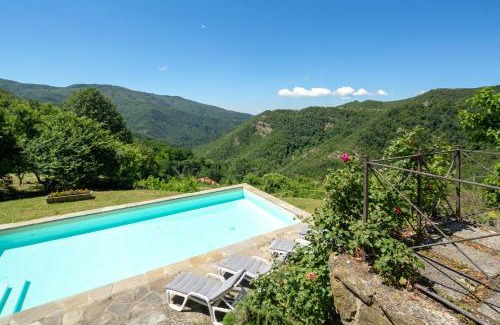 Castagneto Villa | Casale Mazzini by VacaVilla