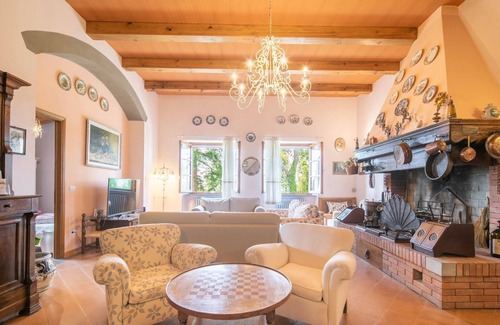 Montegrossi Villa | Casale Montelucci In Gaiole in Chianti, Tuscany