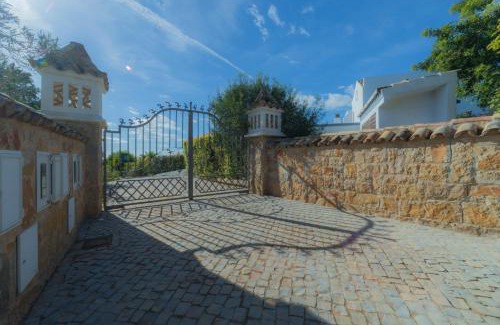 Ariolos Villa | Casas de Campo em Estoi by Garvetur
