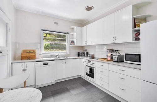 South Hobart House | "Cascade Cottage" adjoining World Heritage Site