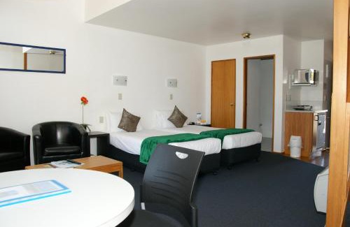 Two Mile Bay Hotel | Cascades Lakefront Motel
