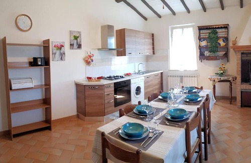 Todi Apartment | Case in campagna con piscina a Todi