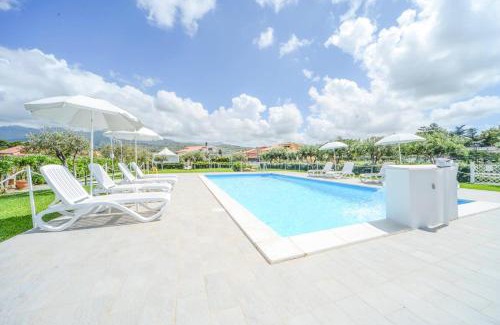 Piana Calzata House | Case Vacanze Mare Nostrum - Villas in front of the Beach with Pool