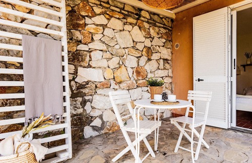 Capo D'arco Apartment | Casetta Eden apartment near the beach with pool and garden