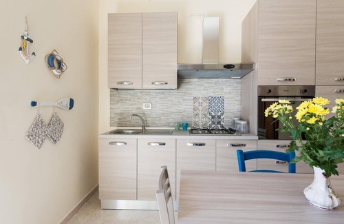 Mondello Apartment | Casetta Vista Mare in Piazza a Mondello by Wonderful Italy