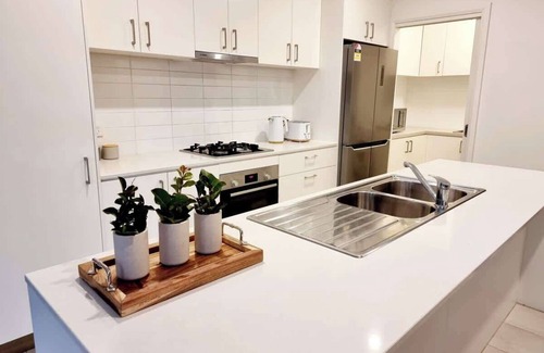 Melbourne House | Casey Green Estate 3 bedrooms Narre Warren home