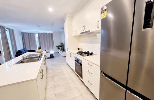Narre Warren House | Casey Green Estate 3 bedrooms Narre Warren home