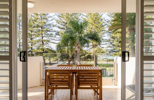 Burleigh Heads Apartment | Cashelmara Beachfront Apartments