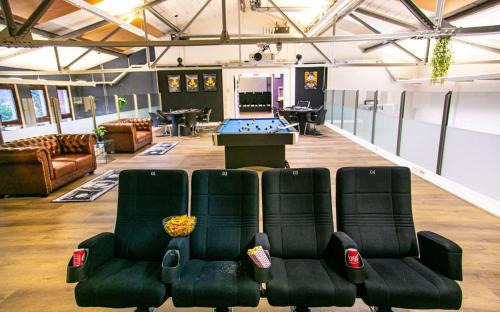 Hoehr-Grenzhausen House | Casino Whirlpool-Sauna-Kino-Indoor Basketball