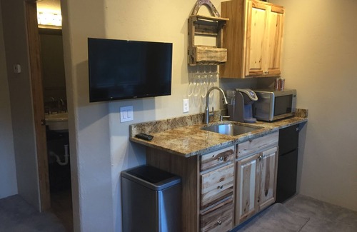 Placitas Apartment | Casita Canoncito-private suite with kitchenette