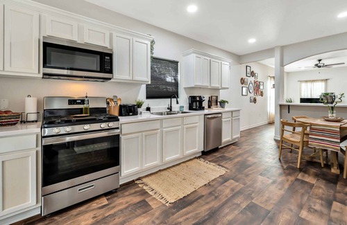 East Riverside House | Casita de Ruthie- 5 Minutes to Silos