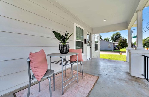 East Riverside House | Casita de Ruthie- 5 Minutes to Silos
