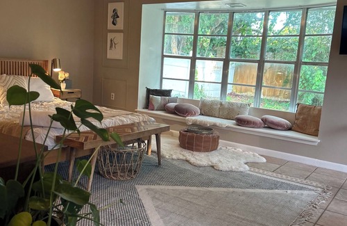 Fort Pierce Cottage | Casita Luna - Sunny boho retreat with a pool
