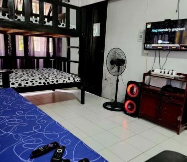 Paombong House | Casita Mia - Guest House for 9pax with WIFI, NETFLIX, YOUTUBE, KARAOKE, CAN COOK and BBQ