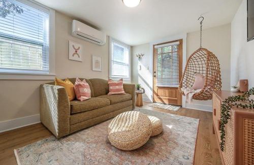 Seminole Heights Apartment | Casita on Central Walk to shops bars and food