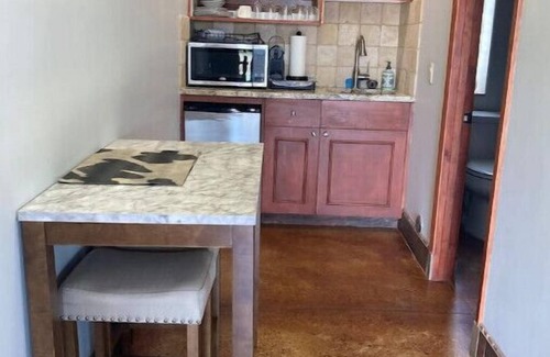 West Ridge Apartment | Casita Vino - Dog-Friendly Vineyard Retreat & Stay