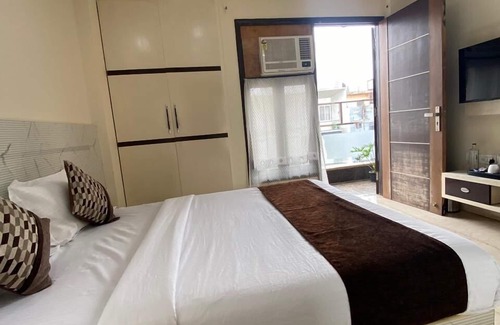 Patel Nagar Bed & Breakfast | Cassava Stay