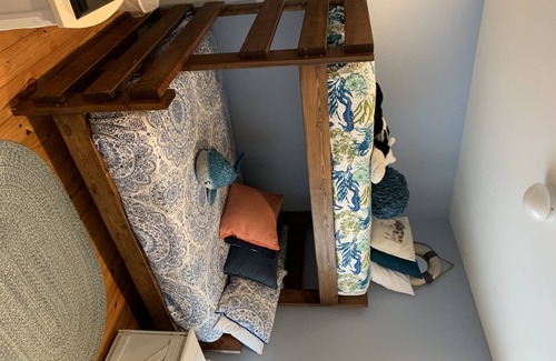 Safe Harbor Cottage | Cassies‘s SurfiNguyen Cow Cottage