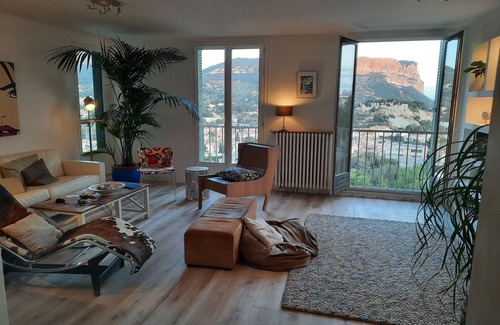 Cassis Apartment | CASSIS CALANQUES 90m2 view and exceptional situation, sea 5 mins walk, parking