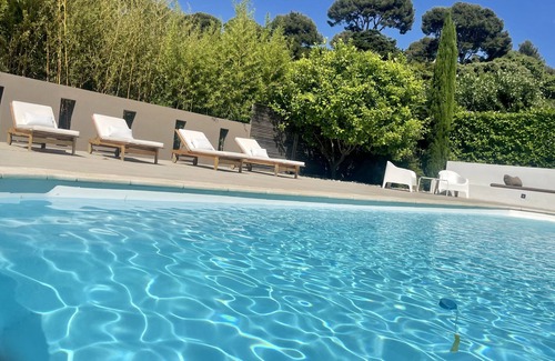 Cassis Villa | CASSIS, Villa, 6 min walk from the beach, air-conditioned, swimming pool, large garden