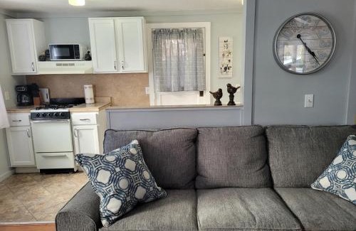 Newaygo Apartment | Castaway Cottage on Croton Pond #3