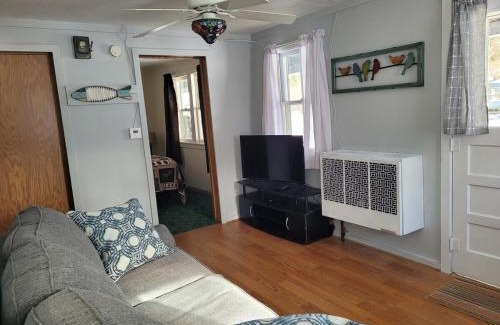 Newaygo Apartment | Castaway Cottage on Croton Pond #3