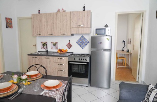 Casteldaccia House | Casteldaccia center apartment. Quiet area. 4 places.Cottage Olivuzza