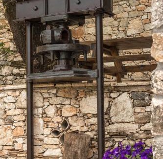 Petaleia Villa | Castelli Cottage