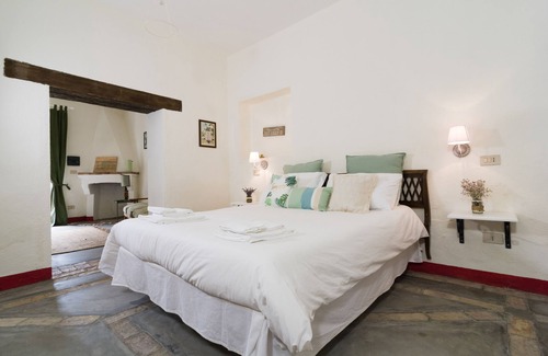 Altomonte House | Castello di Serragiumenta