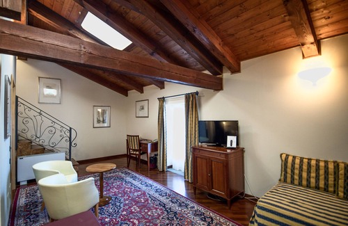 Costigliole Saluzzo Hotel | Castello Rosso