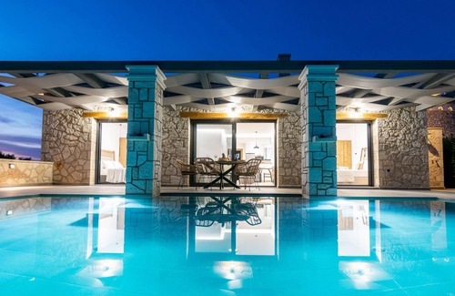 Agia Marina Villa | Castielia Residence - Deluxe Villa with Private Pool