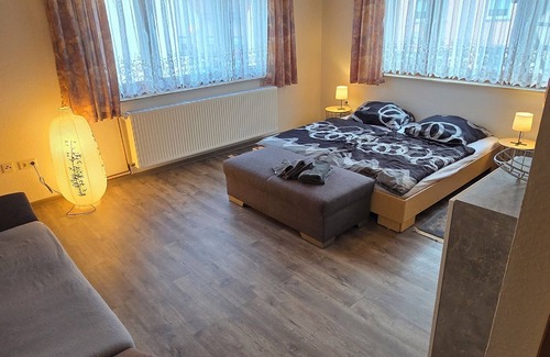 Burghaun Apartment | Castle apartment in Burghaun with balcony and 3 bedrooms for 5 persons.