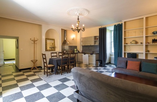 Chalais Apartment | Castle Apartment in Chaleix by Forest