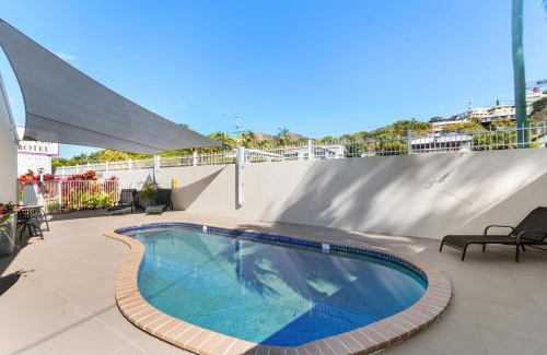 North Ward Hotel | Castle Crest Motel