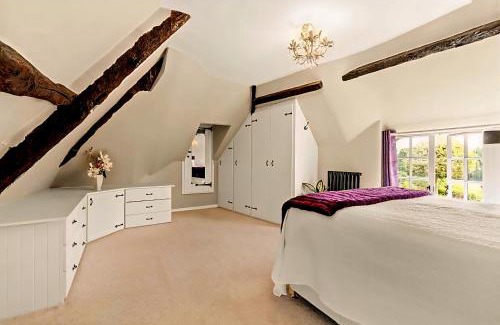 Kenilworth House | Castle Hill Cottage on a Scheduled Monument