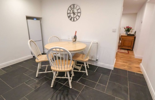 Meliden Cottage | CASTLE HOUSE, pet friendly, character holiday cottage in Dyserth