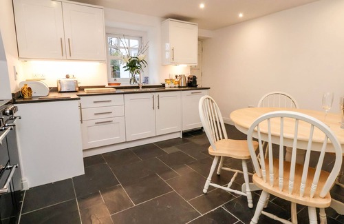 Meliden Cottage | CASTLE HOUSE, pet friendly, character holiday cottage in Dyserth