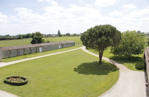 Saint-Gervais House | Castle life in the middle of the vineyard Bâtonnier room