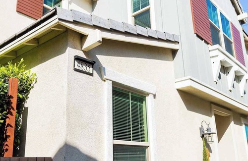 Ontario House | Castle on South Monarch Pl #41414