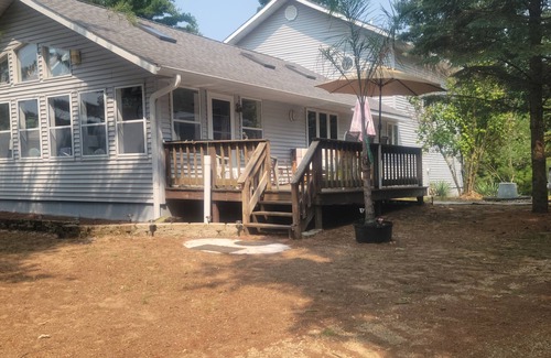 Friendship House | Castle Rock Lake area- Large Home-Great Getaway sleeps 12 -14n