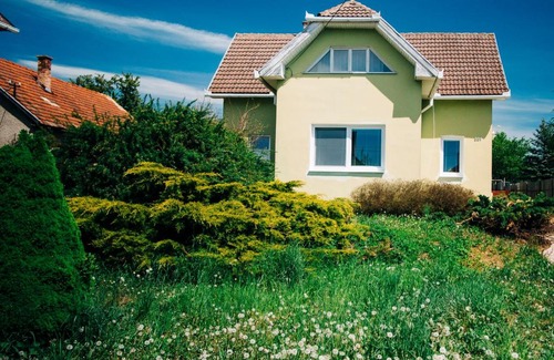 Krasnohorske Podhradie House | Castle Village Apartment