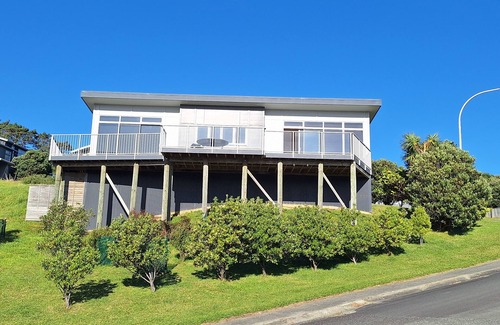 Castlepoint House | Castlepoint Coastal Escape - Sea Views & Beachside Bliss