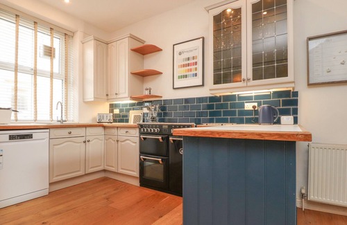 Skipton Cottage | CASTLEWOOD COTTAGE, pet friendly, with open fire in Skipton