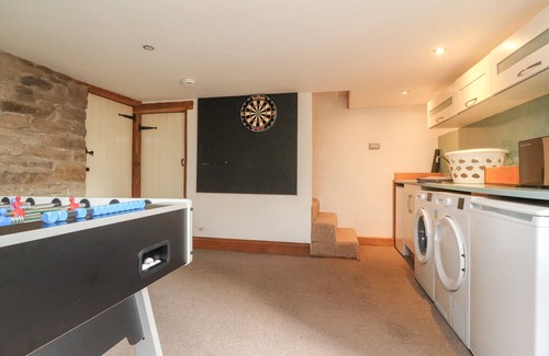 Skipton Cottage | CASTLEWOOD COTTAGE, pet friendly, with open fire in Skipton