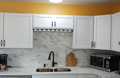 Saginaw House | Casual Corners -Spacious 4-bedroom house short drive to Frankenmuth.