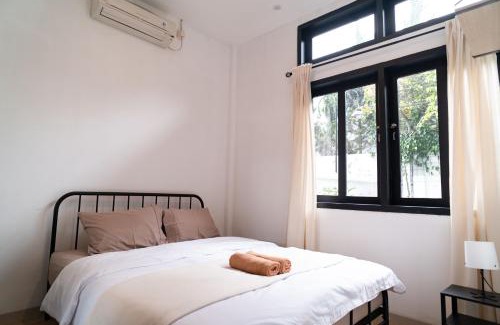 Astana Anyar Villa | Casuarina Villa - City Center American Classic Villa